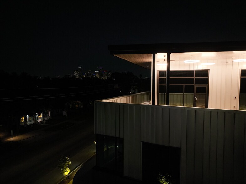 More Photos Of 1023 Studewood St, Houston Storefront Retail Office For Lease