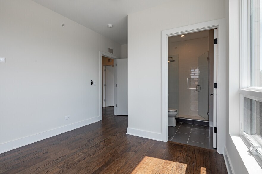 More Photos Of 3001 N Southport Ave, Chicago Apartments For Lease