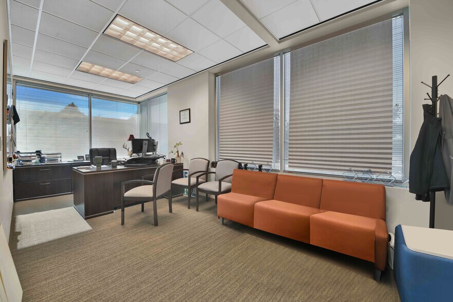 More Photos Of 681 Greens Pky, Houston Office For Lease