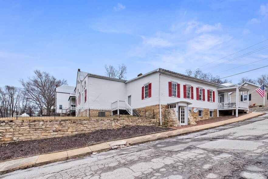 More Photos Of 5595 Walnut St, Augusta Storefront For Sale