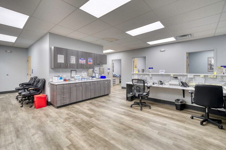 More Photos Of 2006 East Main, Madisonville Medical For Lease