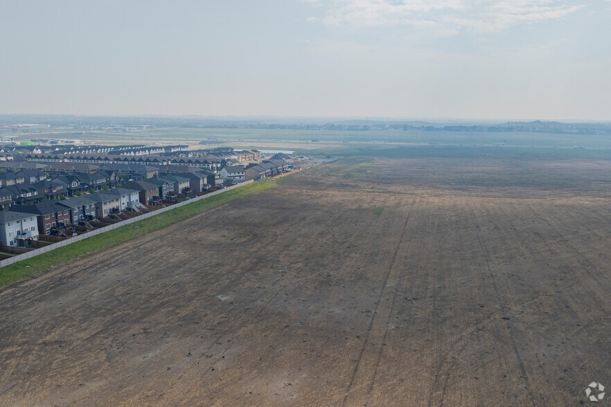 More Photos Of 4294 8 St SW, Airdrie Unknown For Lease