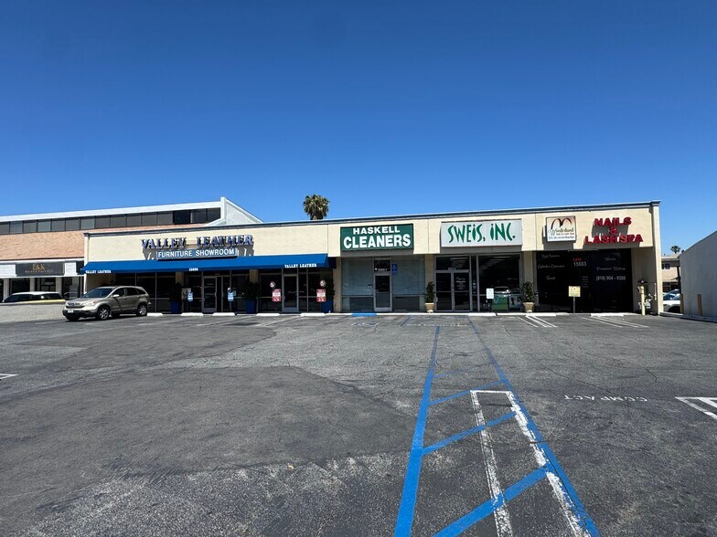 More Photos Of 15605 Ventura Blvd, Encino Unknown For Lease