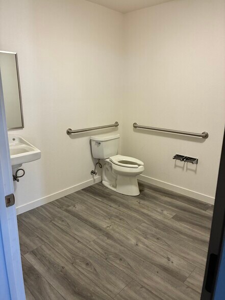 More Photos Of 15 S Front St, Rio Vista Flex For Lease