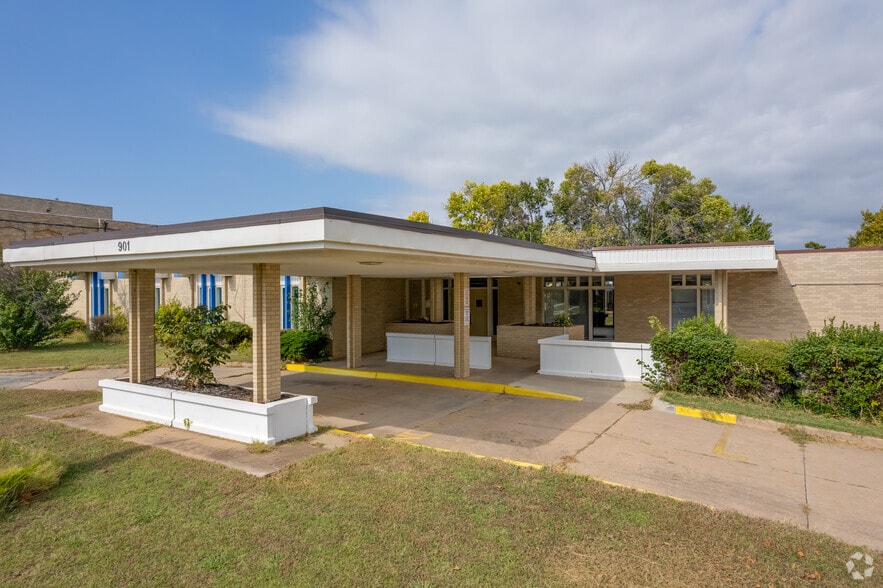 More Photos Of 901 NW 25th St, Oklahoma City Healthcare For Sale