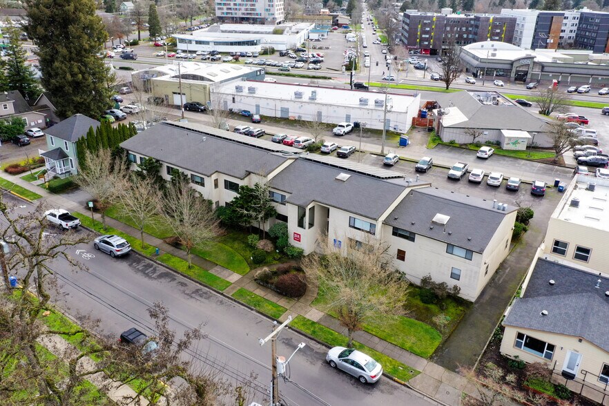 More Photos Of 1976 Garden Ave, Eugene Office For Sale
