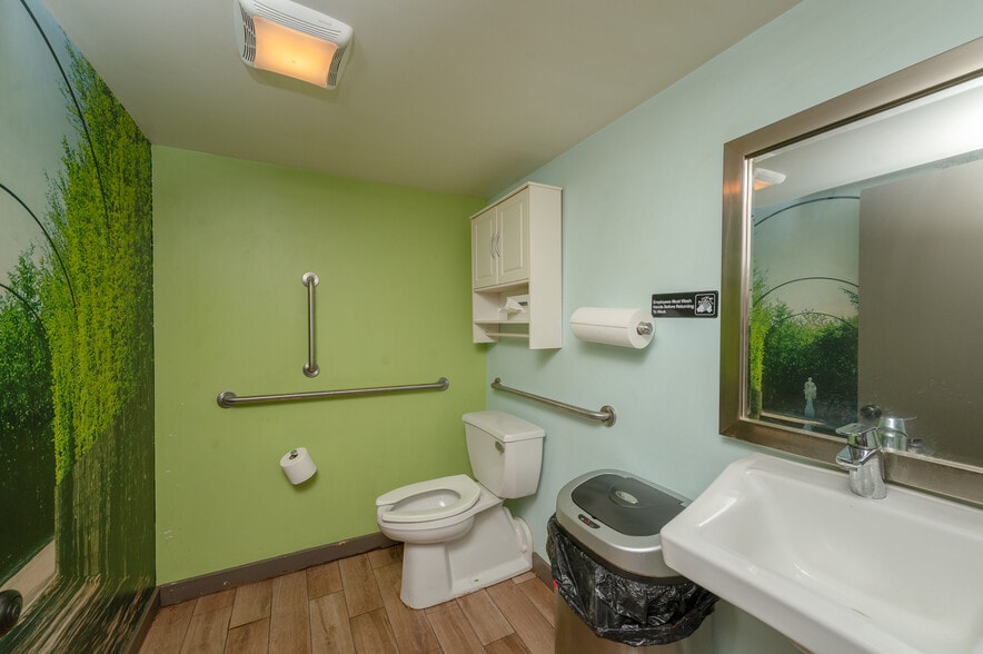 More Photos Of 110 W Orange St, Lancaster Storefront Retail Residential For Sale