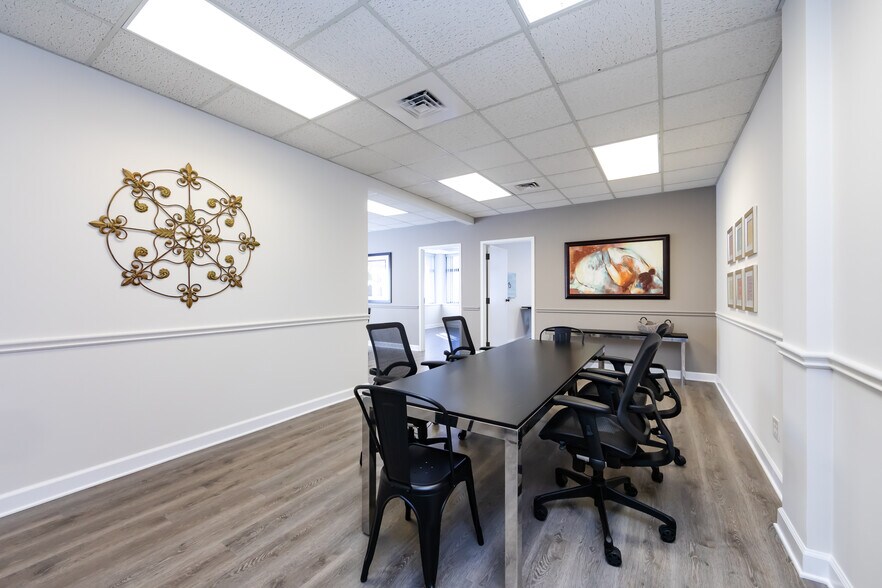 More Photos Of 10801 Johnston Rd, Charlotte Office For Lease