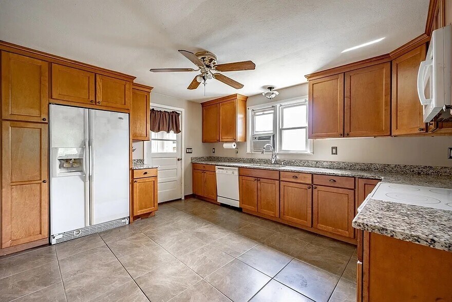 More Photos Of 95 Baskin Dr, Chicopee Office Residential For Sale