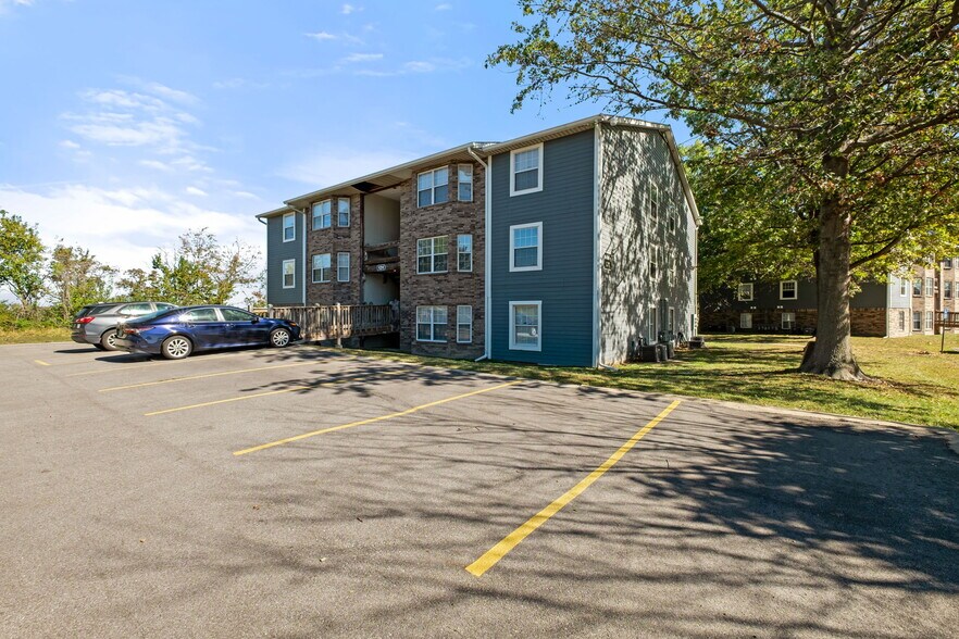 More Photos Of 101-103 Whitsell Way, Granite City Apartments For Sale