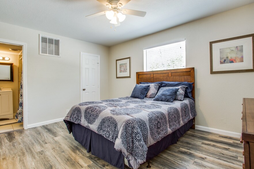 More Photos Of 4929 Reiger Ave, Dallas Apartments For Sale