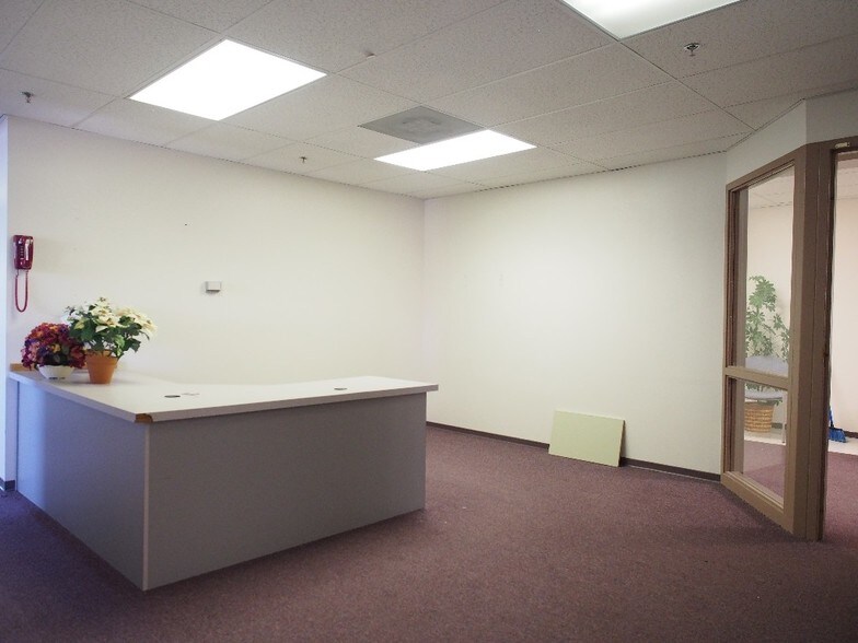 More Photos Of 329-331 S York Rd, Bensenville Daycare Center For Lease