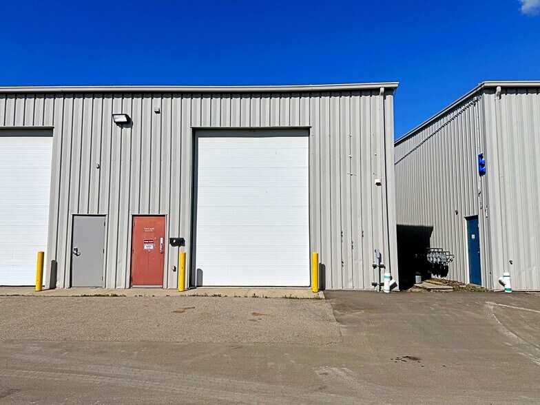 More Photos Of 380 Mackenzie Blvd, Fort McMurray Warehouse For Sale