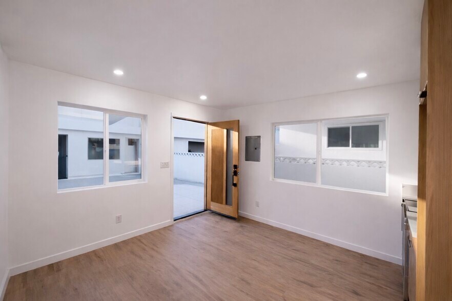 More Photos Of 12527 Cranbrook Ave, Hawthorne Apartments For Sale