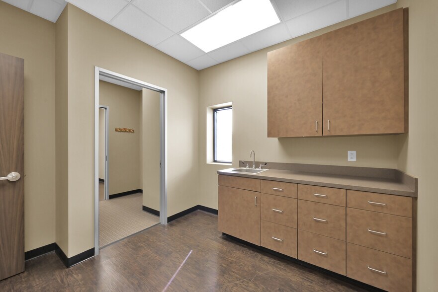 More Photos Of 1126 Rayford Rd, Spring Medical For Sale