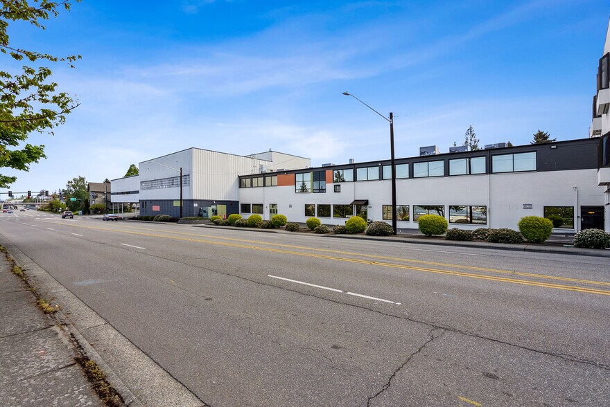 More Photos Of 2727 W Marine View Dr, Everett Flex For Lease