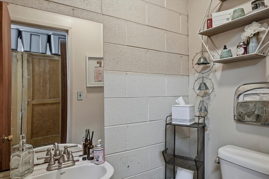 More Photos Of 3940 Main St, Kelseyville Storefront Retail Office For Sale