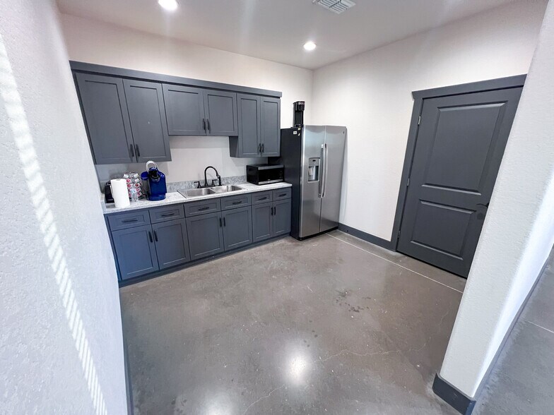 More Photos Of 2401 E County Road 155, Midland Service For Sale