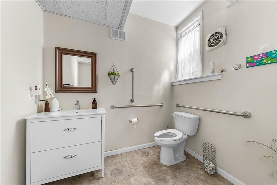 More Photos Of 13-15 S Chester Rd, Swarthmore Storefront Retail Residential For Sale