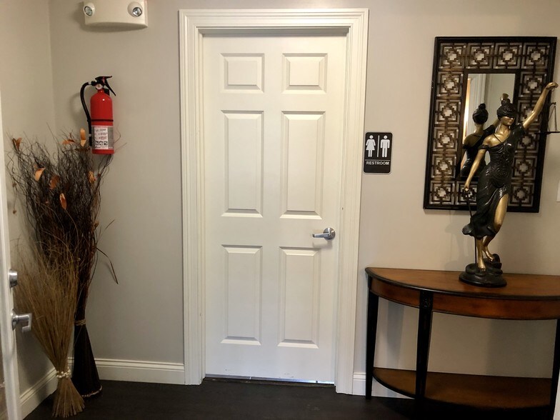 More Photos Of 103 E Ogden Ave, Clarendon Hills Medical For Sale