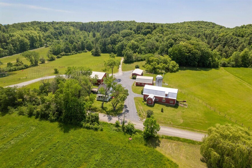 More Photos Of 640 Orchard Dr, Bridport Flex For Sale