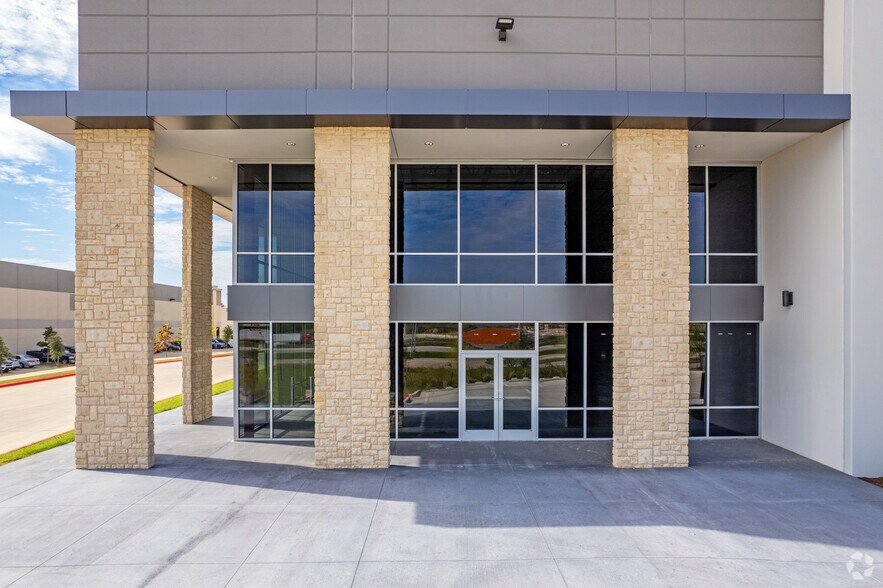 More Photos Of 15825 Impact Way, Pflugerville Distribution For Lease