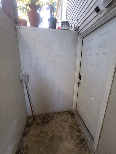 More Photos Of 1458 W 32nd St, Indianapolis Apartments For Sale