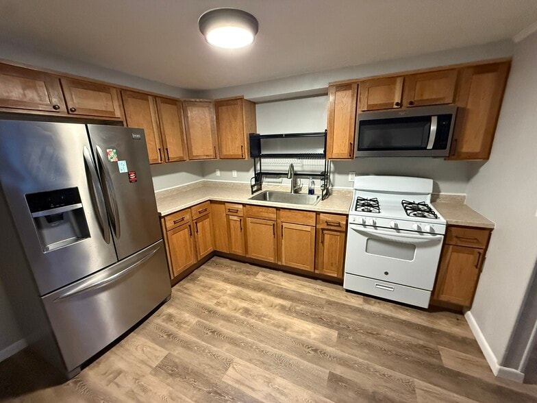 More Photos Of 120-126 N Wooster Ave, Strasburg Storefront Retail Residential For Sale