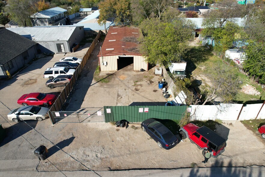 More Photos Of 119 Burrell, Dallas Industrial For Lease