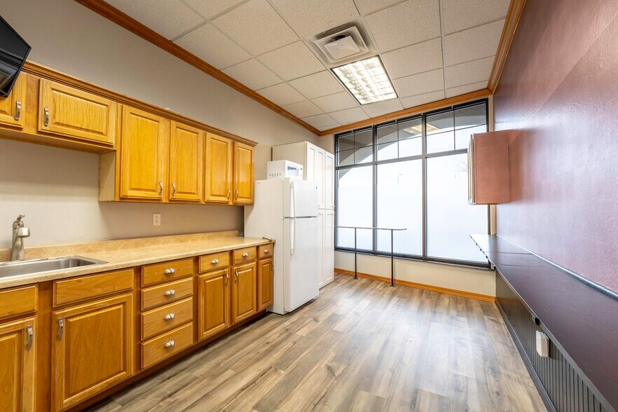 More Photos Of 1321-1325 Aaron Dr, Richland Storefront Retail Office For Lease