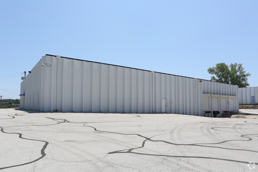 More Photos Of 9301 W 53rd St, Merriam Warehouse For Lease
