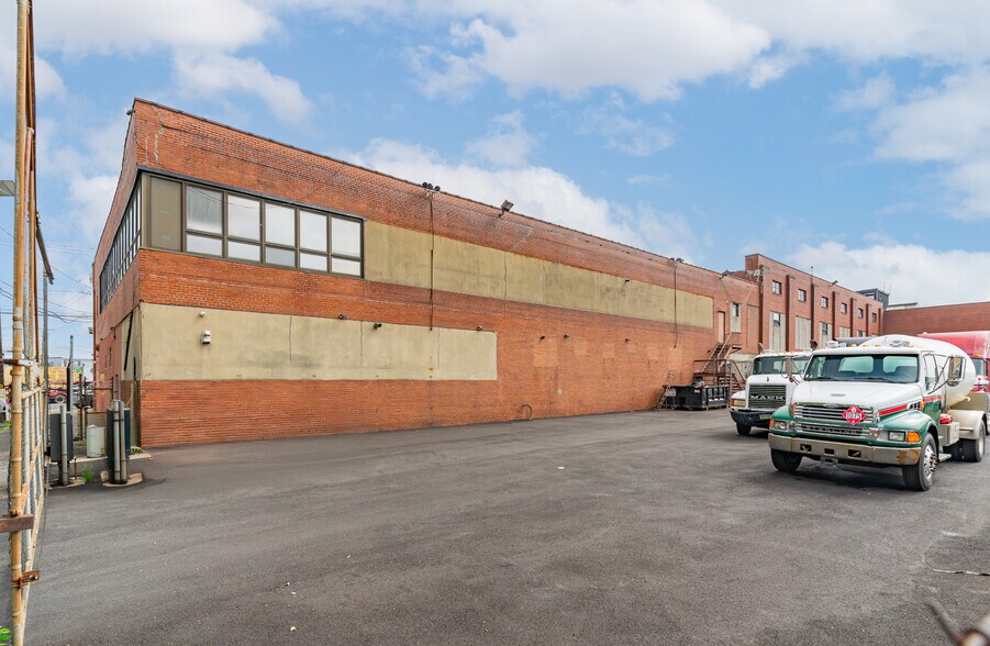 More Photos Of 150 Avenue L, Newark Warehouse For Sale