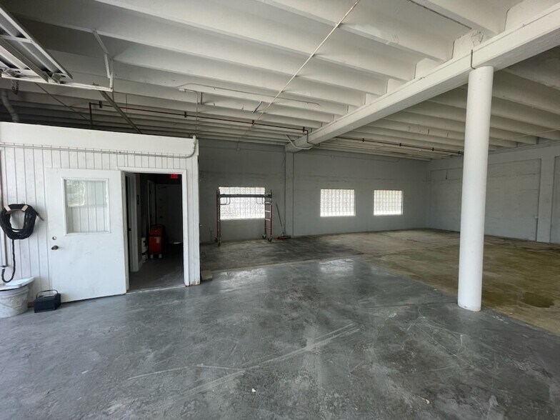 More Photos Of 5731 SW 23rd St, West Park Auto Repair For Lease