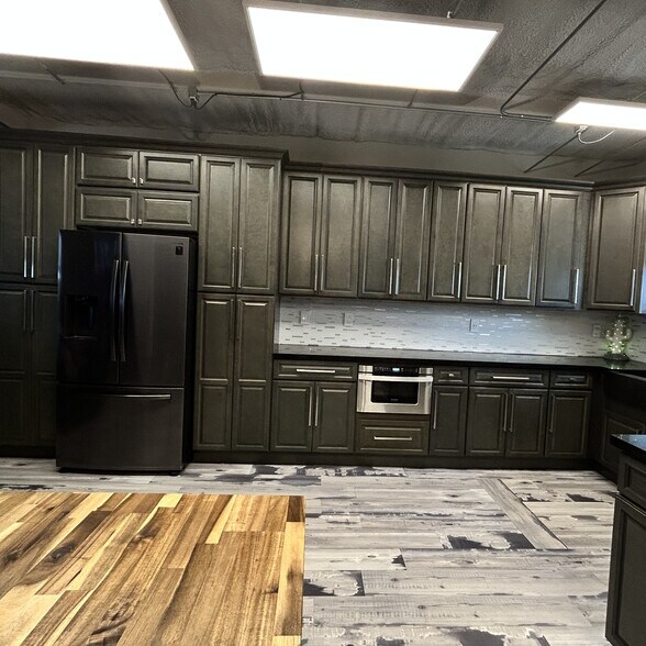 More Photos Of 1006 23rd St, San Leon Warehouse For Sale