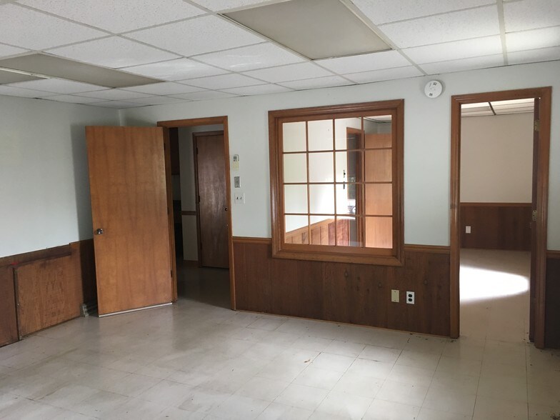 More Photos Of 4985-4991 Bethania Rd, Winston-Salem Office For Lease