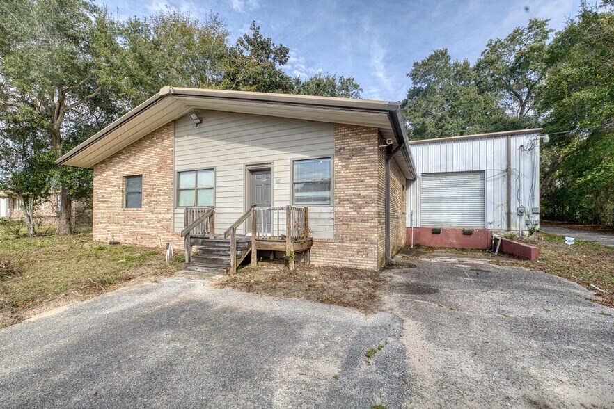 Primary Photo Of 1014 Creighton Rd, Pensacola Flex For Lease