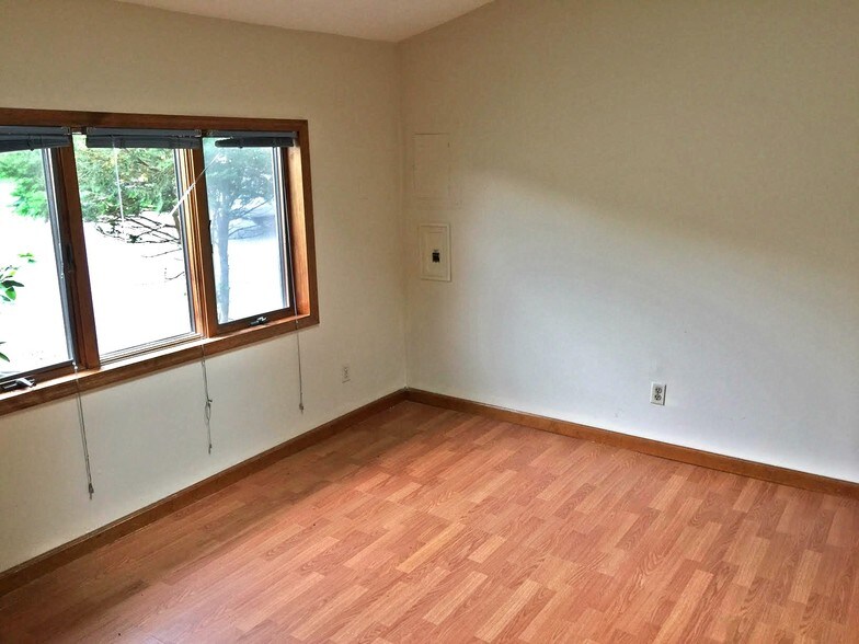 More Photos Of 8 Ibm Rd, Poughkeepsie Office For Sale