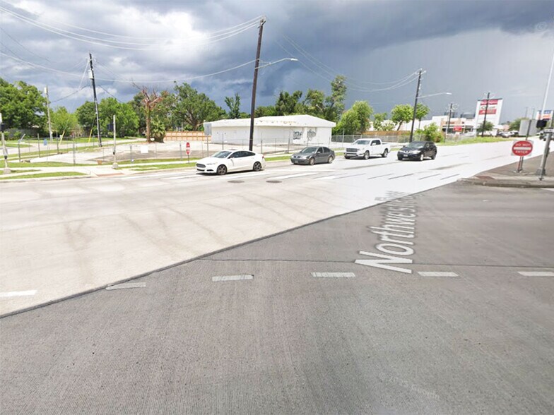 More Photos Of 10404 Northwest Fwy, Houston Service Station For Lease