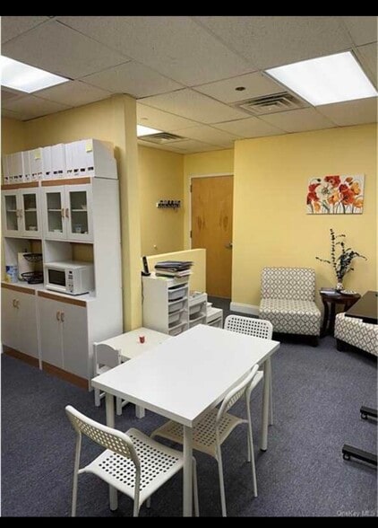More Photos Of 275 N Middletown Rd, Pearl River Medical For Lease