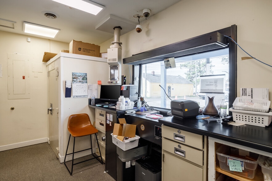 More Photos Of 2000 Snead Ave, Colonial Heights General Retail For Sale