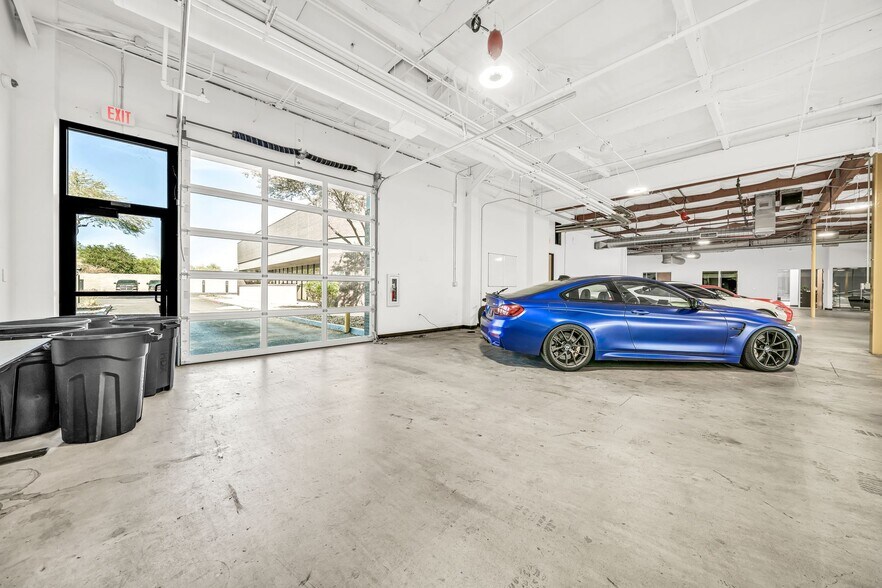 More Photos Of 14505 N Hayden Rd, Scottsdale Light Distribution For Lease