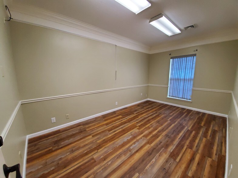 More Photos Of 2515A Wilma Rudolph, Clarksville Office For Lease