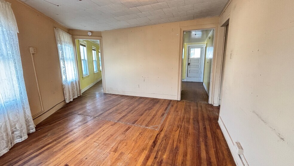 More Photos Of 801 Columbia St, Hudson Storefront Retail Residential For Sale