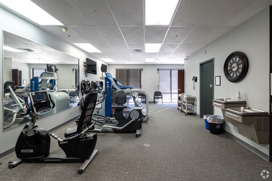 More Photos Of 7111 E 21st St, Wichita Medical For Sale