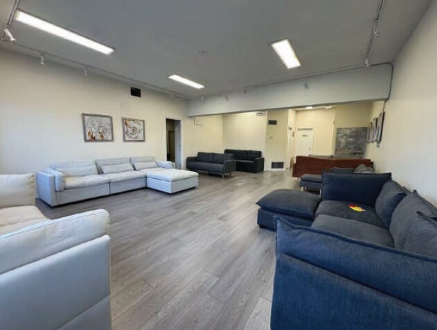 More Photos Of 12560 Bridgeport Rd, Richmond Storefront Retail Office For Sale