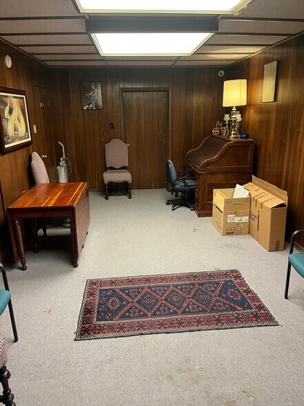 More Photos Of 735 Park Dr, Alton Office For Sale