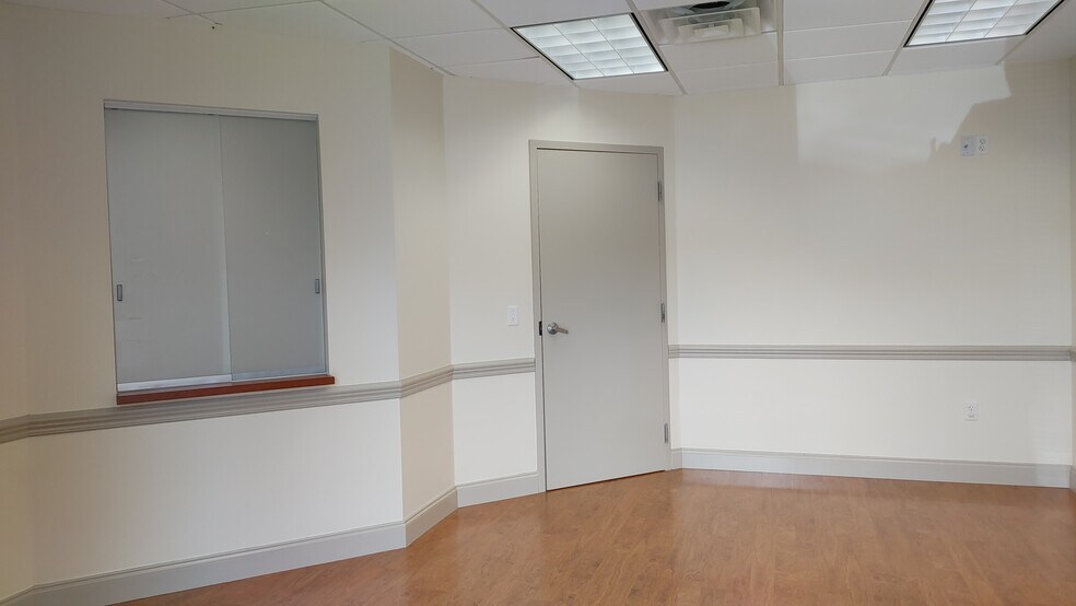More Photos Of 2237 N Commerce Pky, Weston Office For Lease