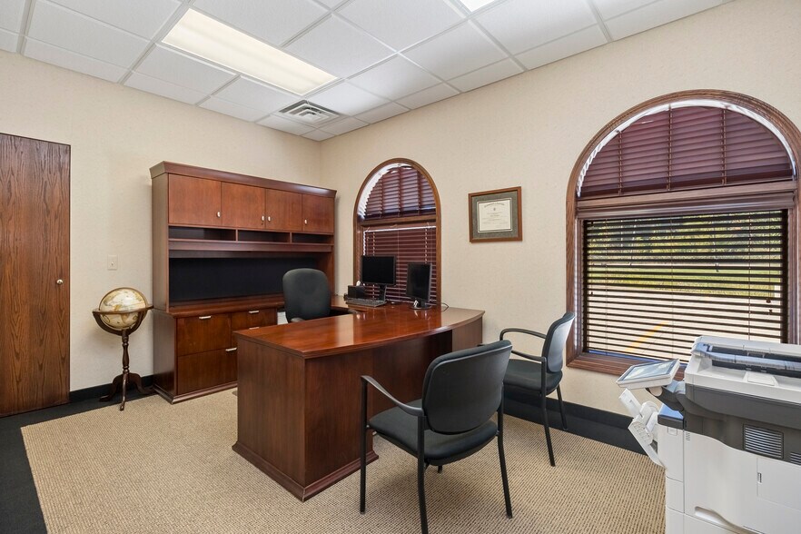 More Photos Of 33 Hiram St, Lake Orion Medical For Lease