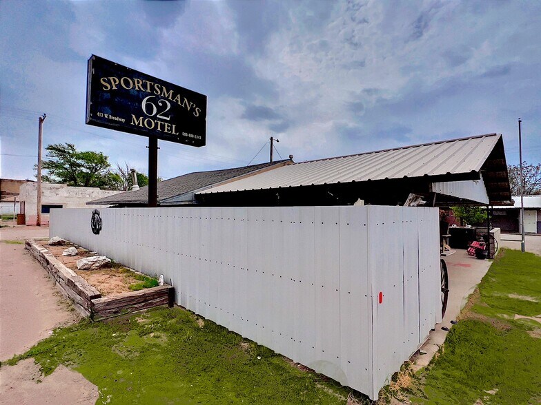 More Photos Of 413 W Broadway St, Hollis Hotel For Sale