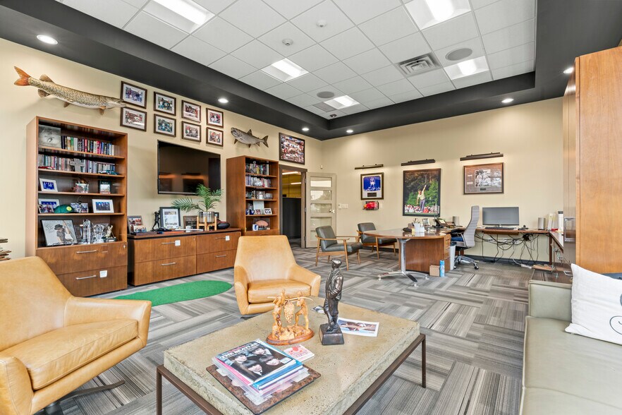 More Photos Of 9404 Margo Ln, Munster Office For Sale